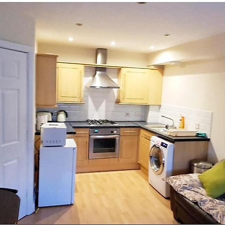 Pinfold Court Apartments Knowsley Extérieur photo